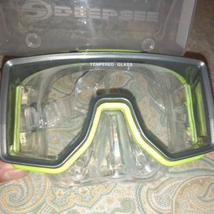 Tempered glass scuba mask